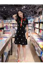 Load image into Gallery viewer, Summer 2019 new women's doll collar bee embroidered knit dress a generation of 8047