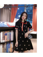 Load image into Gallery viewer, Summer 2019 new women's doll collar bee embroidered knit dress a generation of 8047